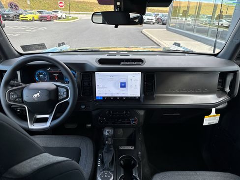 New 2025 Ford Bronco 2-Door image 3