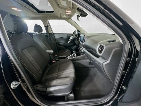 Used 2025 Hyundai Venue SEL image 30