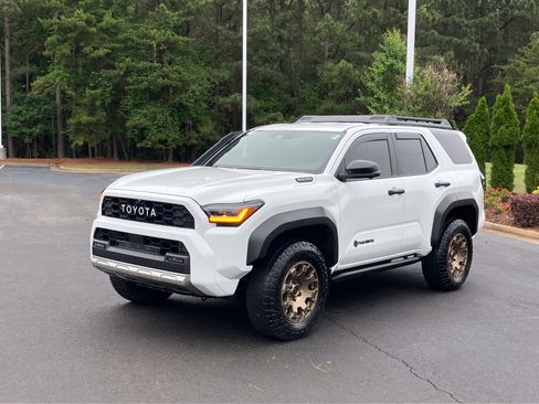 Used 2025 Toyota 4Runner Trailhunter AWD/4WD image 6