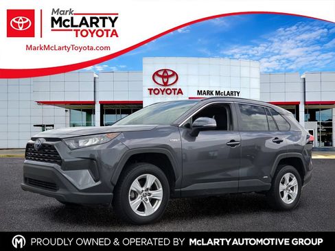 Used 2021 Toyota RAV4 LE AWD/4WD image 1