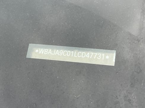 Used 2020 BMW 530e w/ Convenience Package image 31