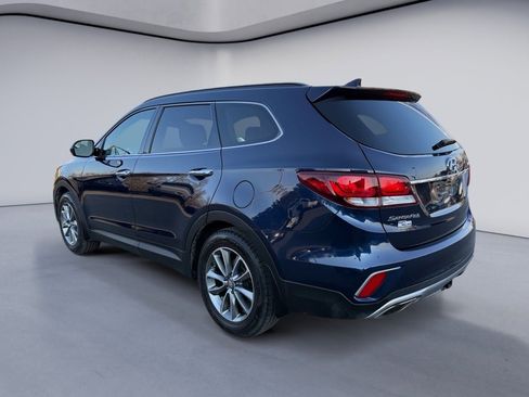 Used 2018 Hyundai Santa Fe SE image 3