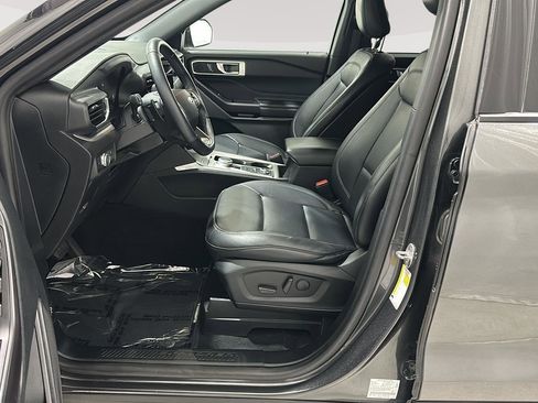 Used 2020 Ford Explorer XLT w/ Equipment Group 202A image 19