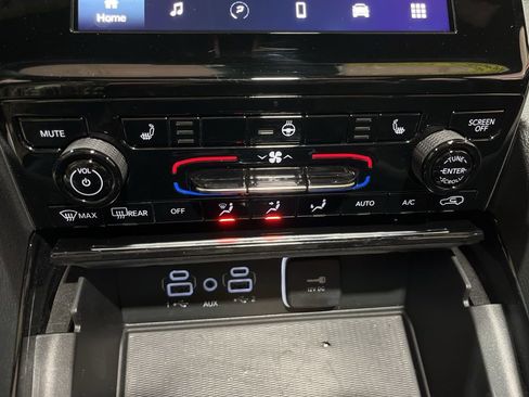 Used 2023 Jeep Grand Cherokee Altitude image 31