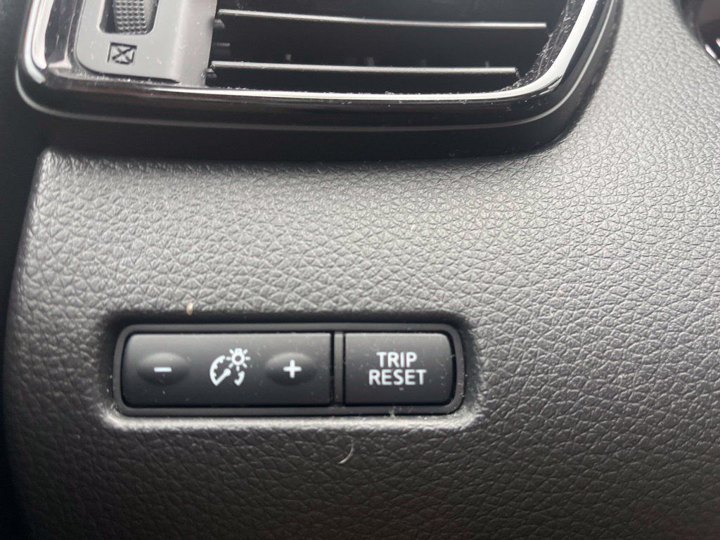 Used 2017 Nissan Rogue Sport SL w/ SL Premium Package AWD/4WD image 22