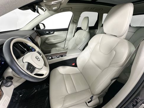 Used 2022 Volvo XC60 B5 Momentum w/ Protection Package Premier image 20