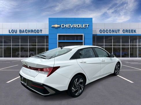 Used 2025 Hyundai Elantra SEL FWD image 8