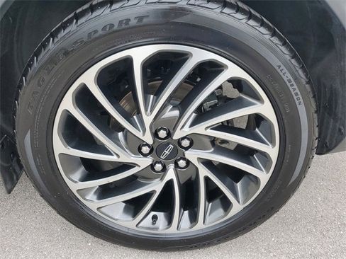 Used 2019 Lincoln Nautilus Reserve image 9