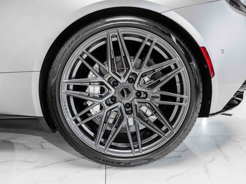Used 2023 Aston Martin DB11 Coupe image 33