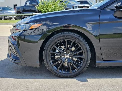 Used 2022 Toyota Camry SE w/ Convenience Package FWD image 10