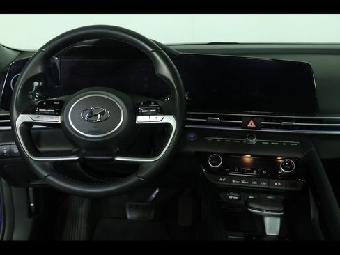 Used 2023 Hyundai Elantra Limited FWD image 18