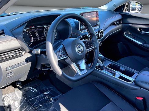Used 2025 Nissan Sentra SR w/ Midnight Edition FWD image 17