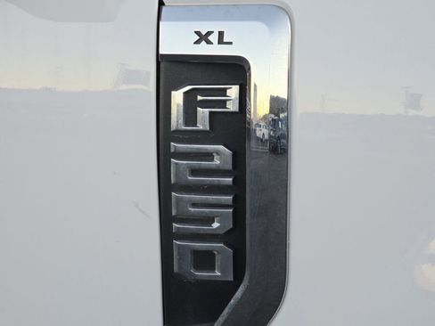 Used 2022 Ford F250 XL w/ Power Equipment Group image 26