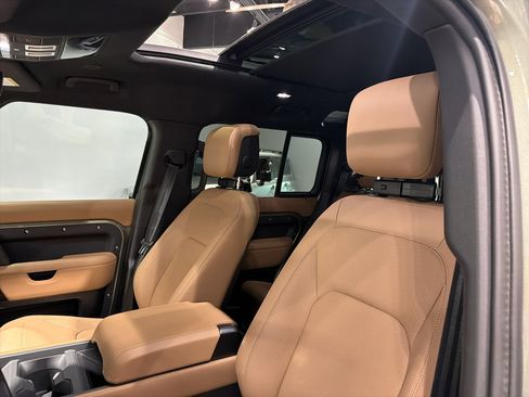 Used 2025 Land Rover Defender 110 S image 18