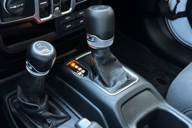 Used 2022 Jeep Wrangler Unlimited Sport AWD/4WD image 19