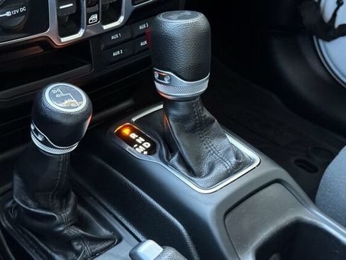 Used 2022 Jeep Wrangler Unlimited Sport AWD/4WD image 19