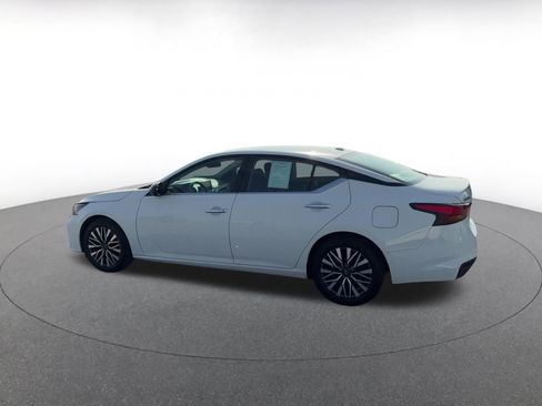 Used 2025 Nissan Altima 2.5 SV image 10