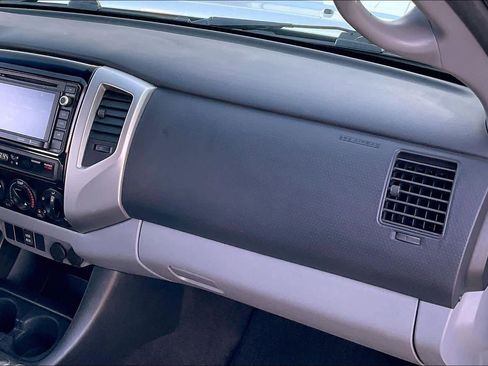 Used 2014 Toyota Tacoma PreRunner image 17