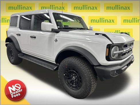 New 2026 Ford Bronco Outer Banks w/ Sasquatch Package image 1