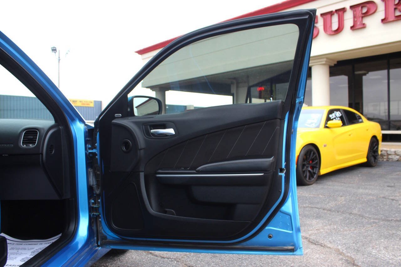 Used 2016 Dodge Charger R/T RWD image 9