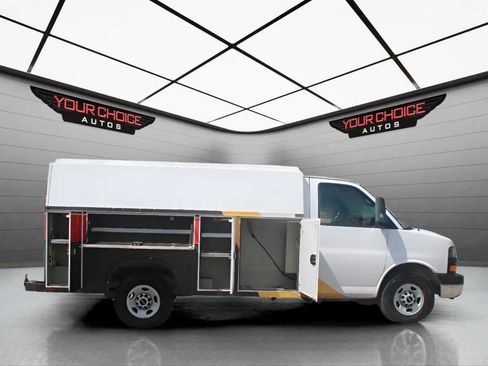 Used 2009 GMC Savana 3500 RWD image 22