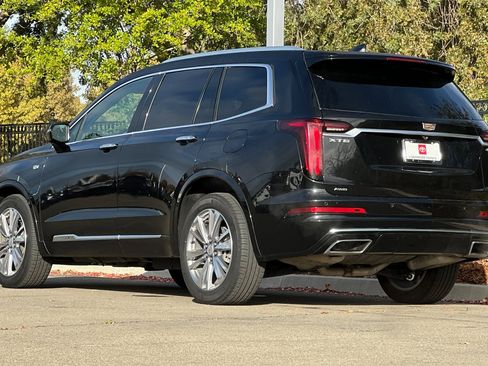 Used 2023 Cadillac XT6 Premium Luxury image 6