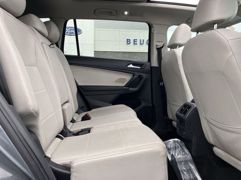 Used 2020 Volkswagen Tiguan SE w/ Panoramic Sunroof Package image 32