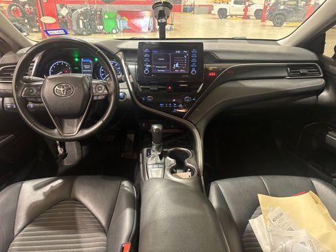 Used 2022 Toyota Camry SE w/ Convenience Package FWD image 6