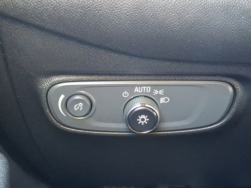 Used 2019 Chevrolet Equinox LT image 22