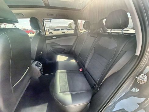 Used 2023 Volkswagen Taos SE w/ Panoramic Sunroof Package FWD image 24