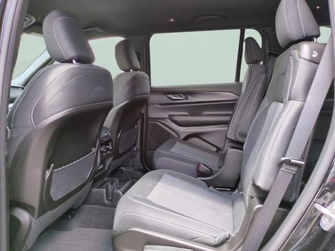 Used 2024 Jeep Grand Cherokee L Laredo RWD image 10