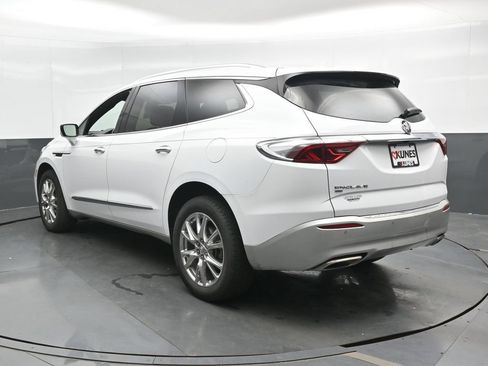 Used 2023 Buick Enclave Essence w/ Experience Buick Package AWD/4WD image 9