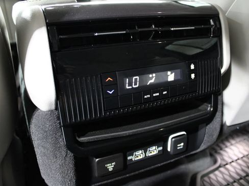 Used 2023 Jeep Wagoneer 4WD image 26