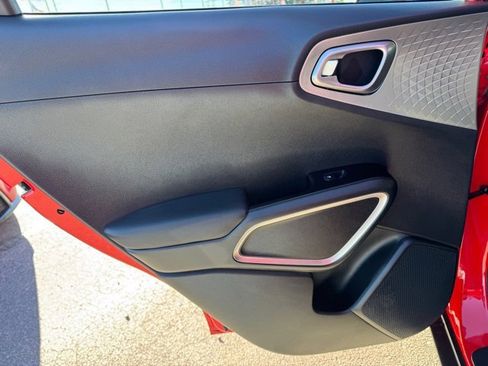 Certified 2025 Kia Soul LX image 9