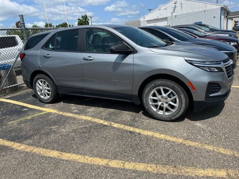 Used 2024 Chevrolet Equinox LS w/ Driver Confidence II Package FWD image 17