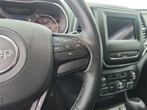 Used 2019 Jeep Cherokee Latitude Plus image 32