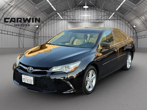 Used 2015 Toyota Camry SE FWD image 1