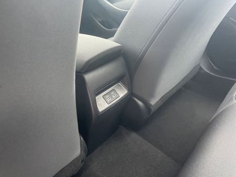 Used 2025 Toyota Corolla LE image 24