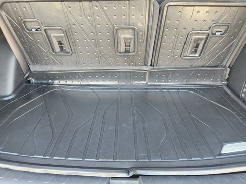Used 2021 Chevrolet Traverse LS w/ LPO, Floor Liner Package image 32
