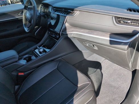 New 2025 Jeep Grand Cherokee Limited w/ Luxury Tech Group II image 35