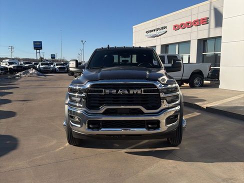 New 2026 RAM 5500 4x4 Crew Cab image 2