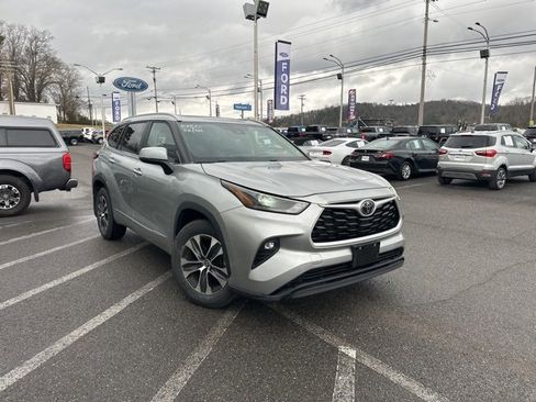 Used 2023 Toyota Highlander L image 3