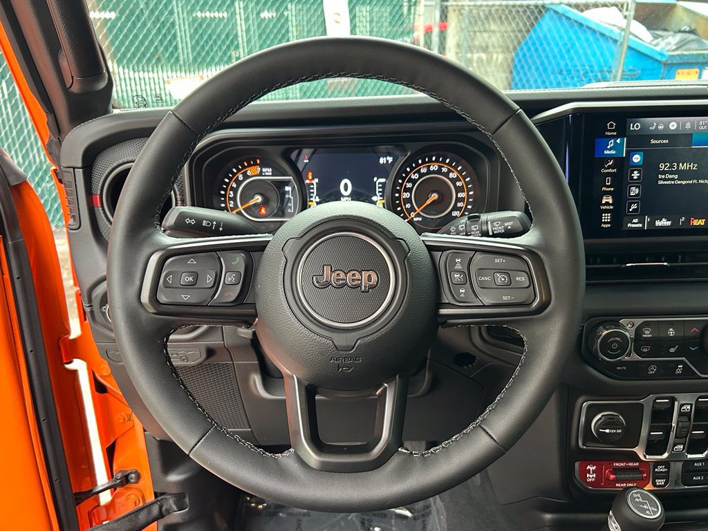 Used 2025 Jeep Wrangler Unlimited Rubicon w/ Convenience Group AWD/4WD image 16