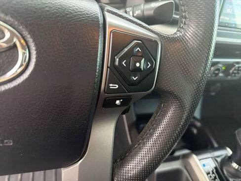 Used 2016 Toyota Tacoma SR5 w/ SR5 Appearance Package (SN) AWD/4WD image 15