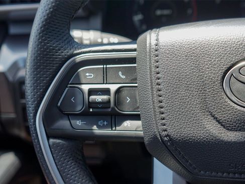 Used 2025 Toyota Tacoma TRD Sport AWD/4WD image 18