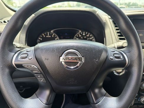 Used 2020 Nissan Pathfinder S FWD image 11