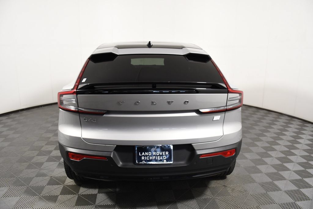 Used 2023 Volvo C40 Recharge Core AWD/4WD image 5