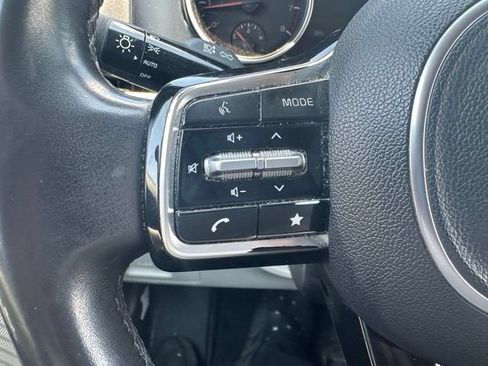 Used 2023 Kia Carnival LX FWD image 18