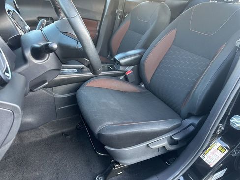 Used 2024 Nissan Kicks SR FWD image 11
