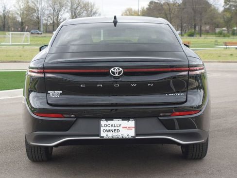 Used 2023 Toyota Crown Limited w/ Advanced Technology Package image 3